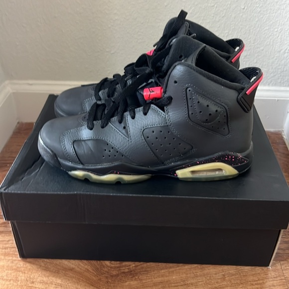 Jordan 6 - Picture 3 of 6